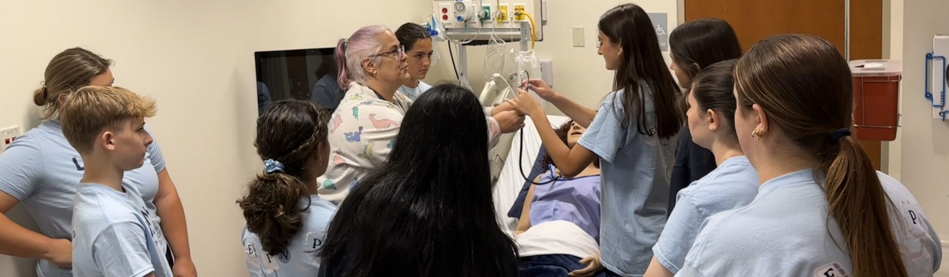 High school students working in the sim lab from the EINP program